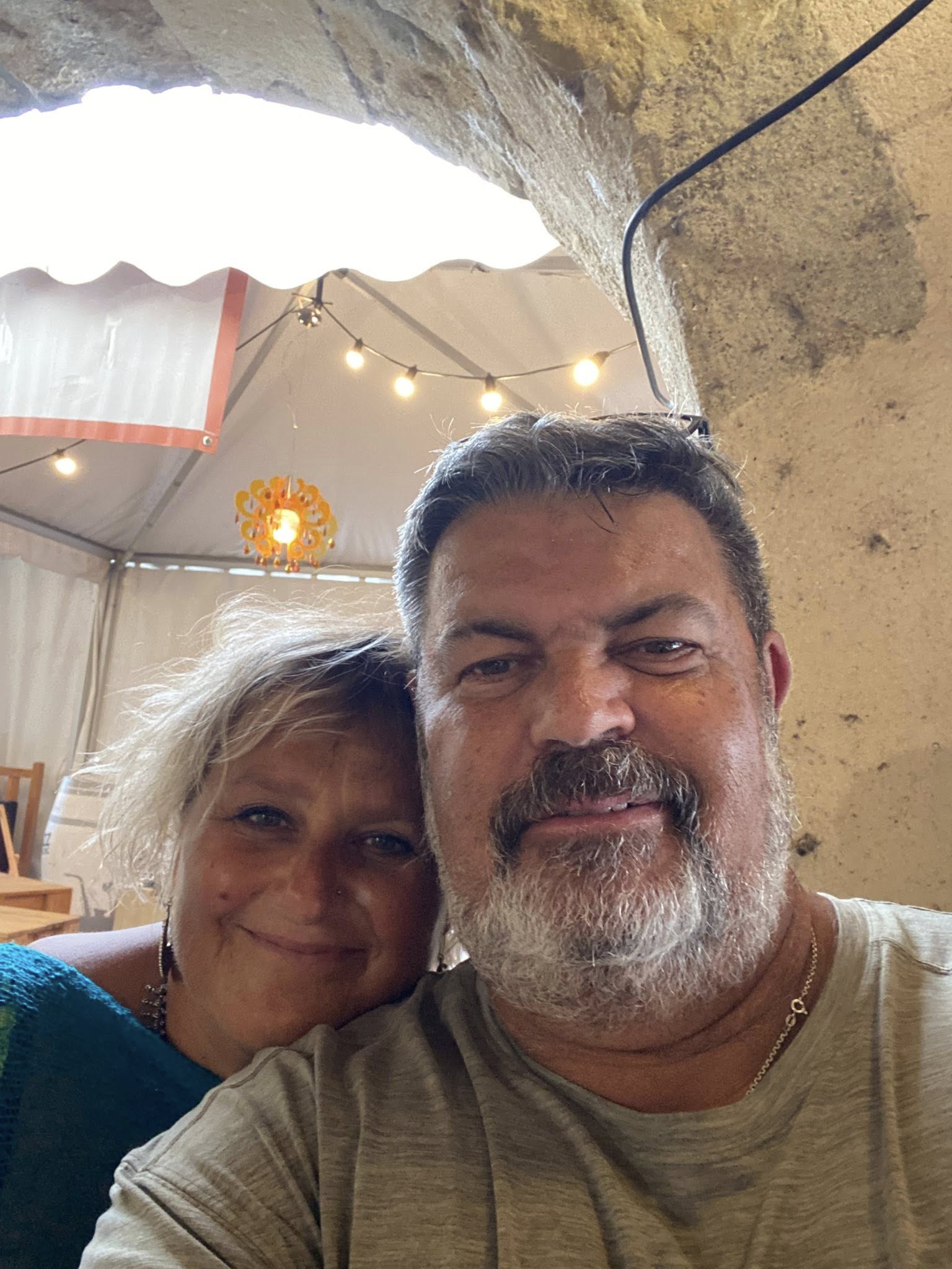 Thierry et Florence, gérants du bar à vin L'Espérance à Étampes (91)